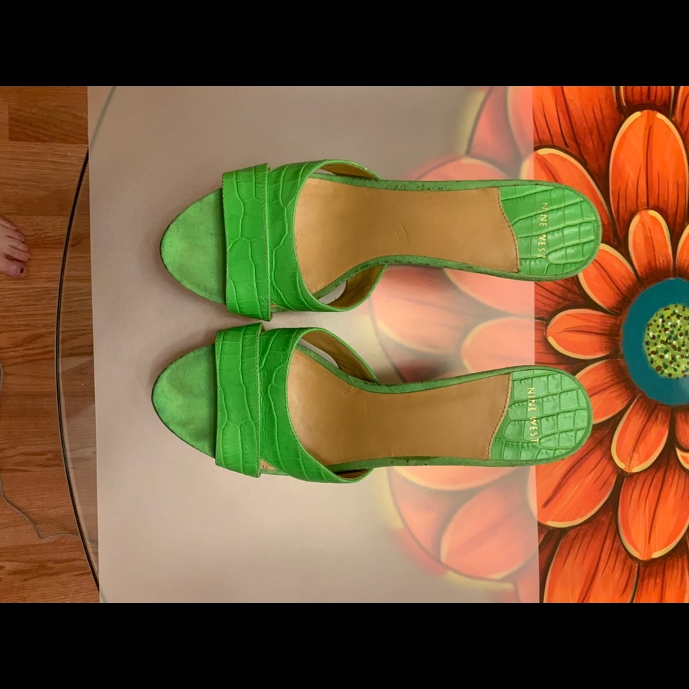 Green platform heel sandal